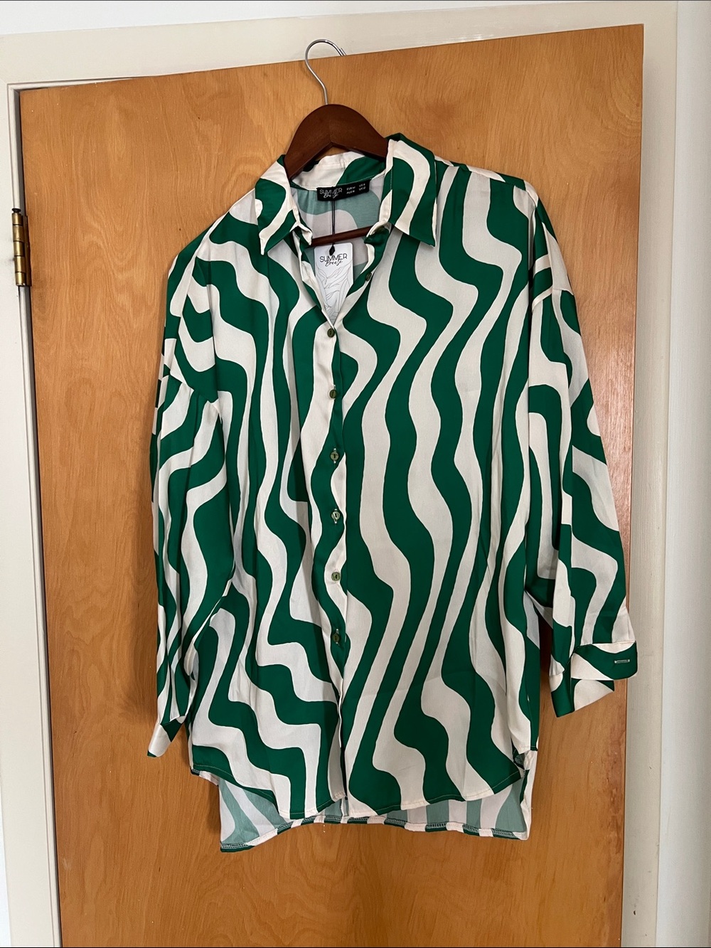 Green & White Wave-Print Button-Up Shirt -